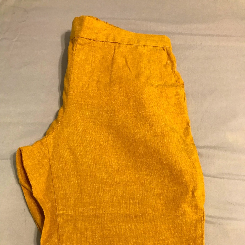Linen pull on pant with a straight leg.